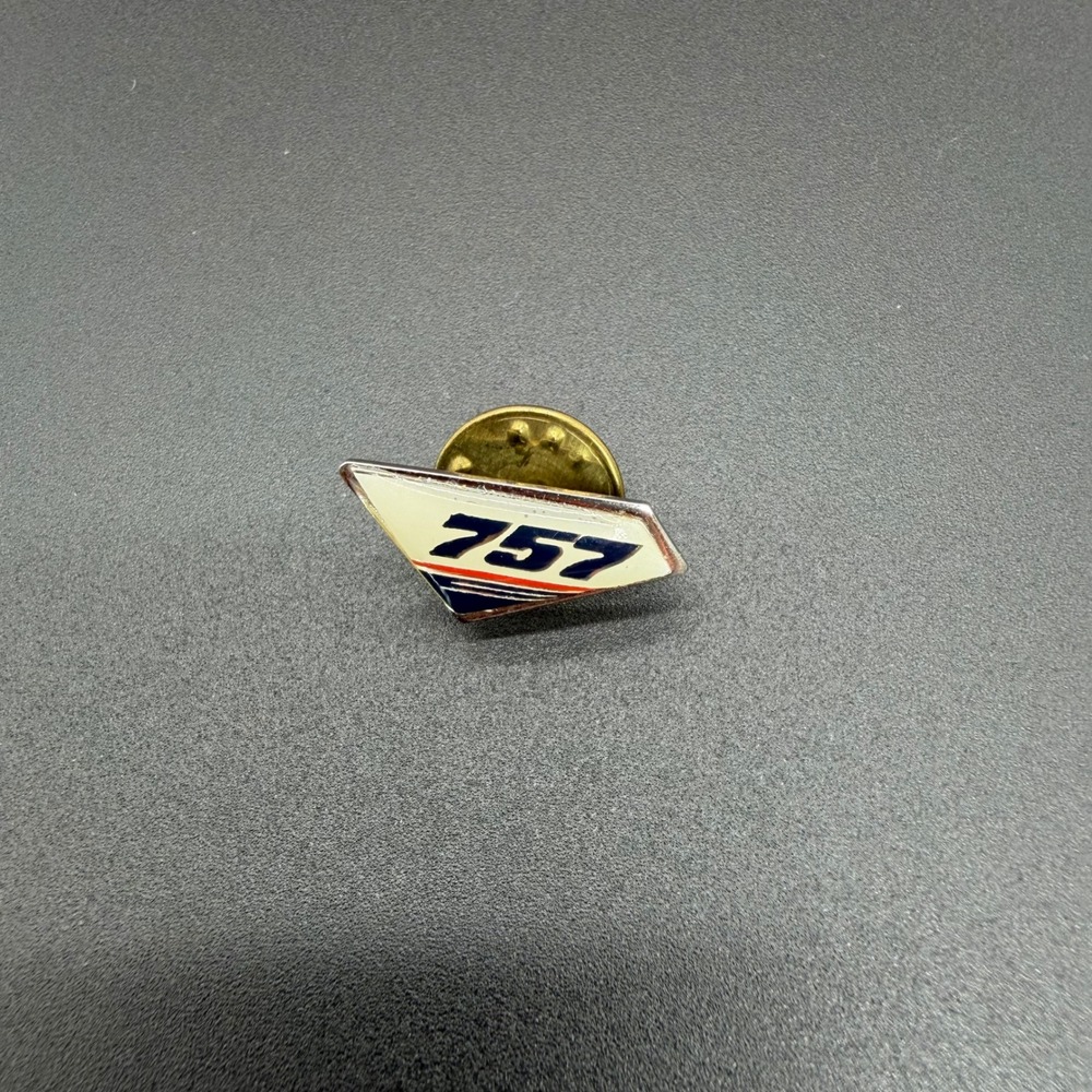 Boeing 757 Aircraft Lapel Pin Vintage Aviation Collectible Silver Tone Enamel